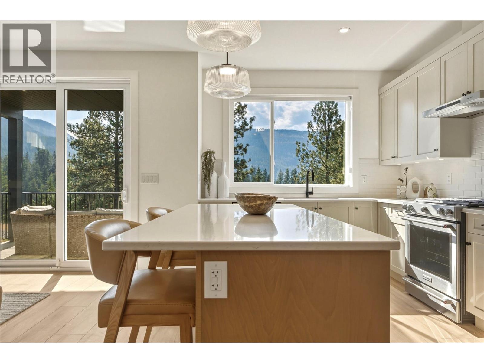 7012 Manning Place, Vernon, British Columbia  V1B 0B6 - Photo 6 - 10399131