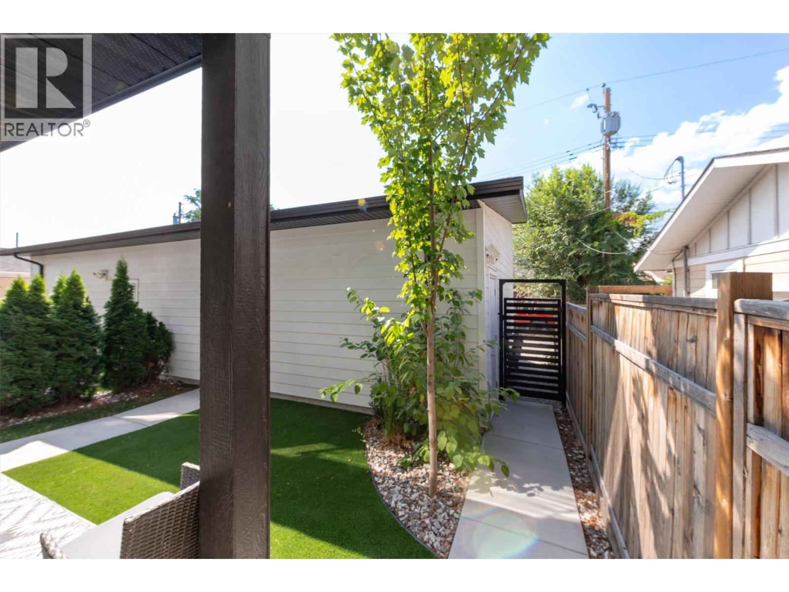 2274 Woodlawn Street Unit# 2, Kelowna, British Columbia  V1Y 2T2 - Photo 41 - 10398920