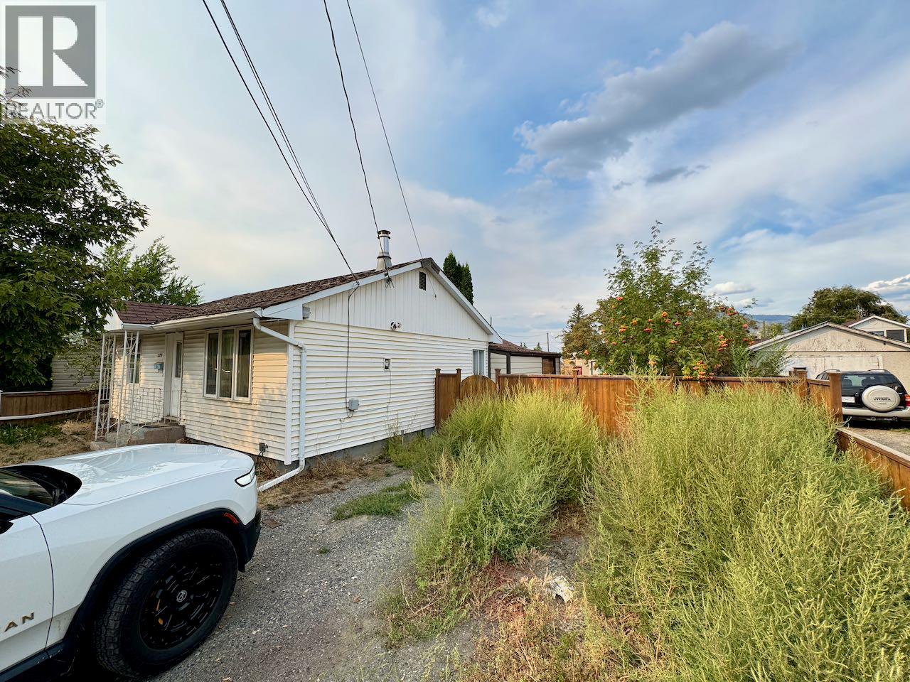 223 Larch Avenue, Kamloops, British Columbia  V2B 1C8 - Photo 2 - 10399110