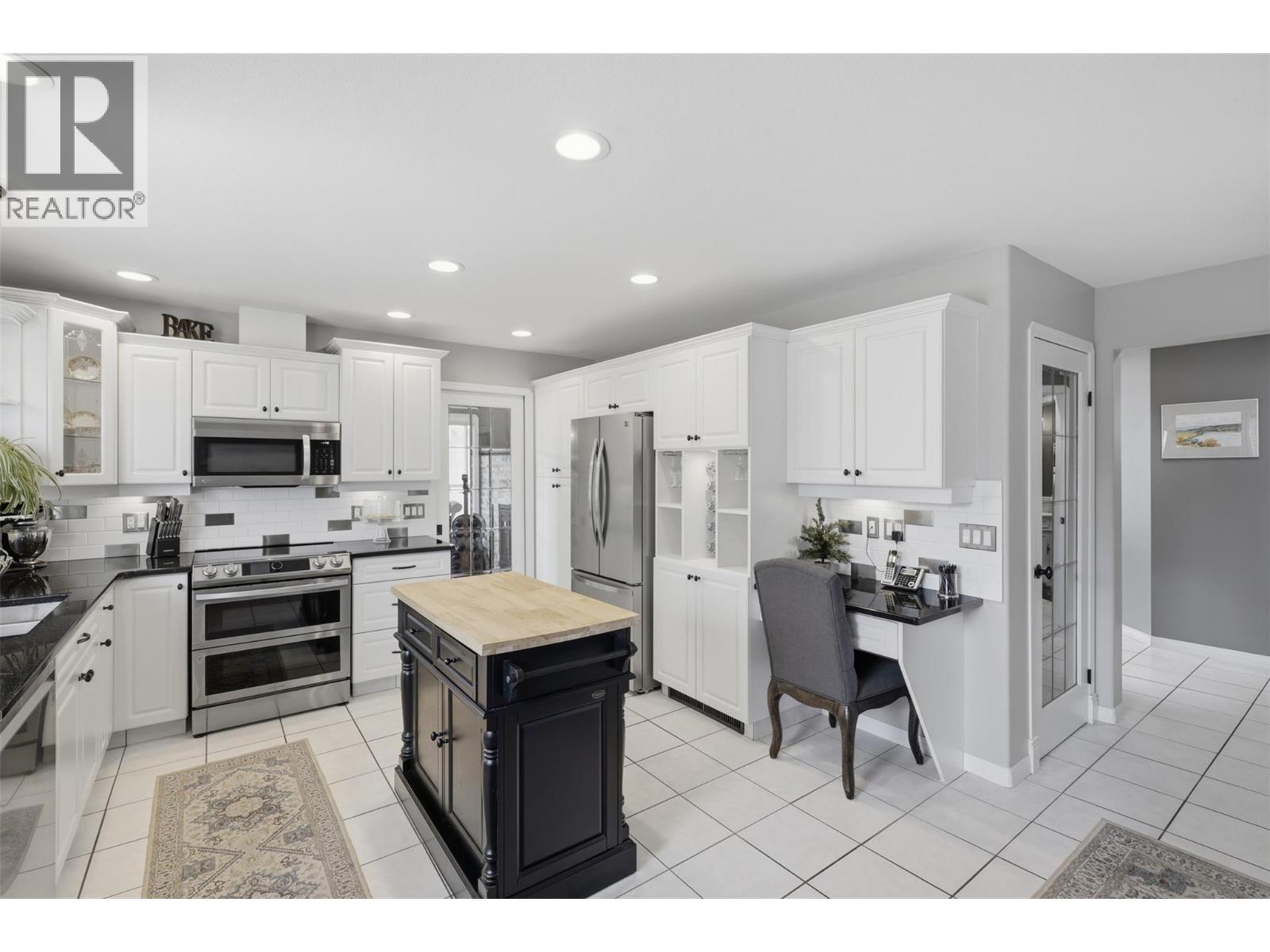 906 Invermere Court, Kamloops, British Columbia  V2B 7T4 - Photo 4 - 10399130