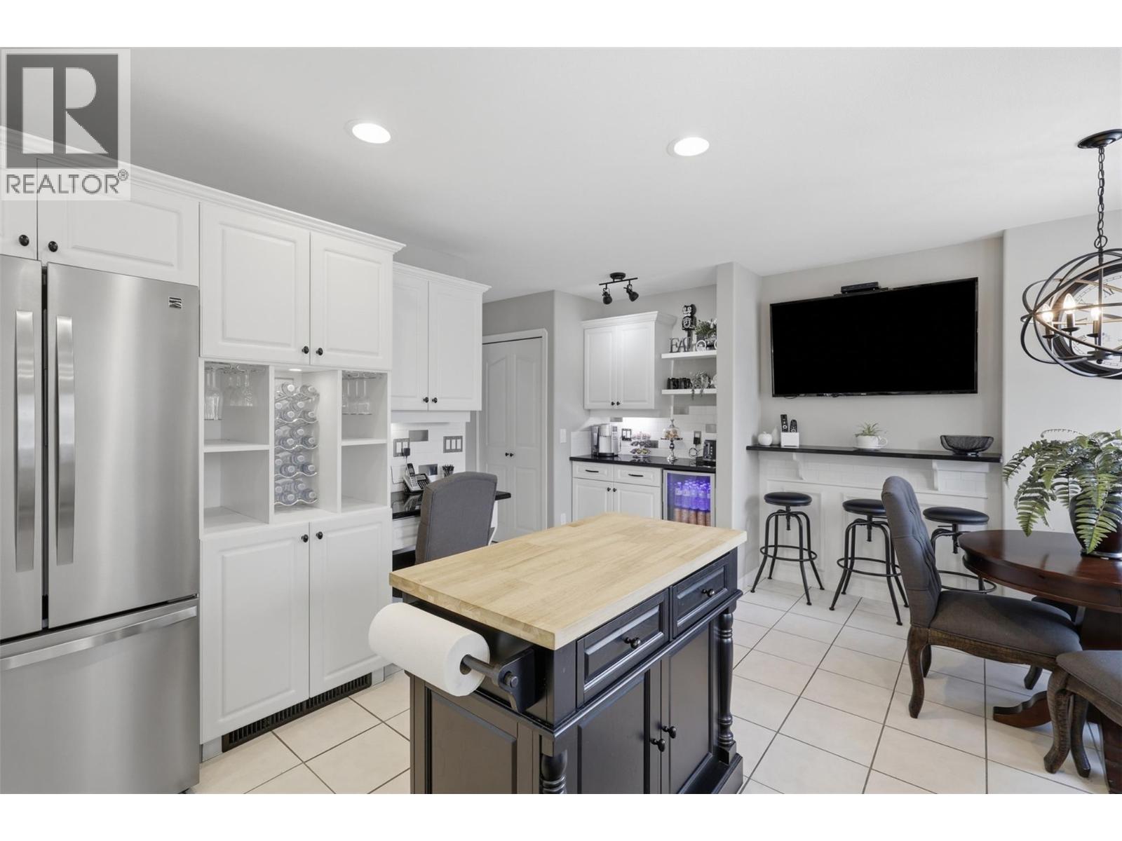906 Invermere Court, Kamloops, British Columbia  V2B 7T4 - Photo 8 - 10399130