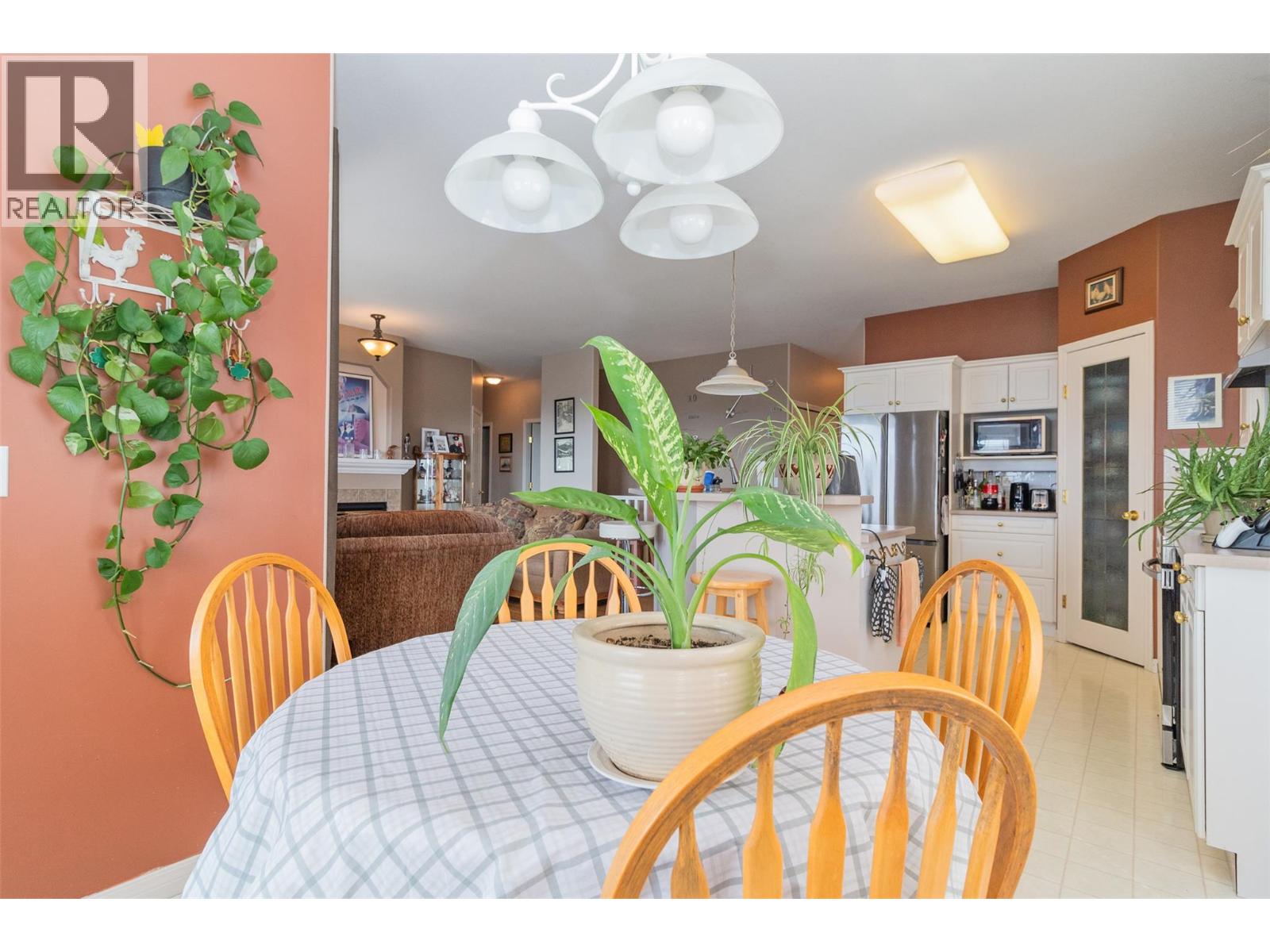 843 Lone Pine Drive, Kelowna, British Columbia  V1P 1A1 - Photo 10 - 10398975