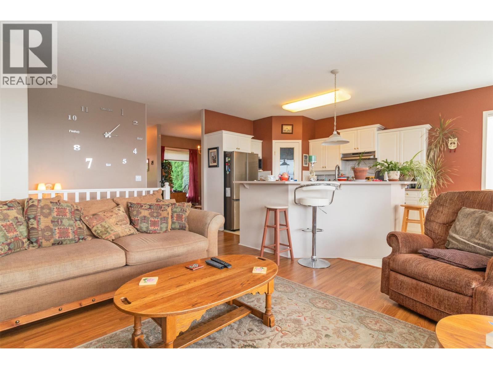 843 Lone Pine Drive, Kelowna, British Columbia  V1P 1A1 - Photo 3 - 10398975
