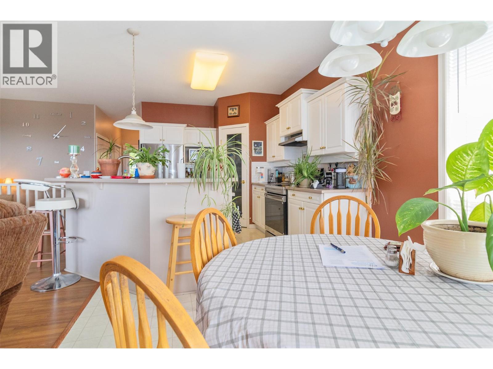 843 Lone Pine Drive, Kelowna, British Columbia  V1P 1A1 - Photo 8 - 10398975