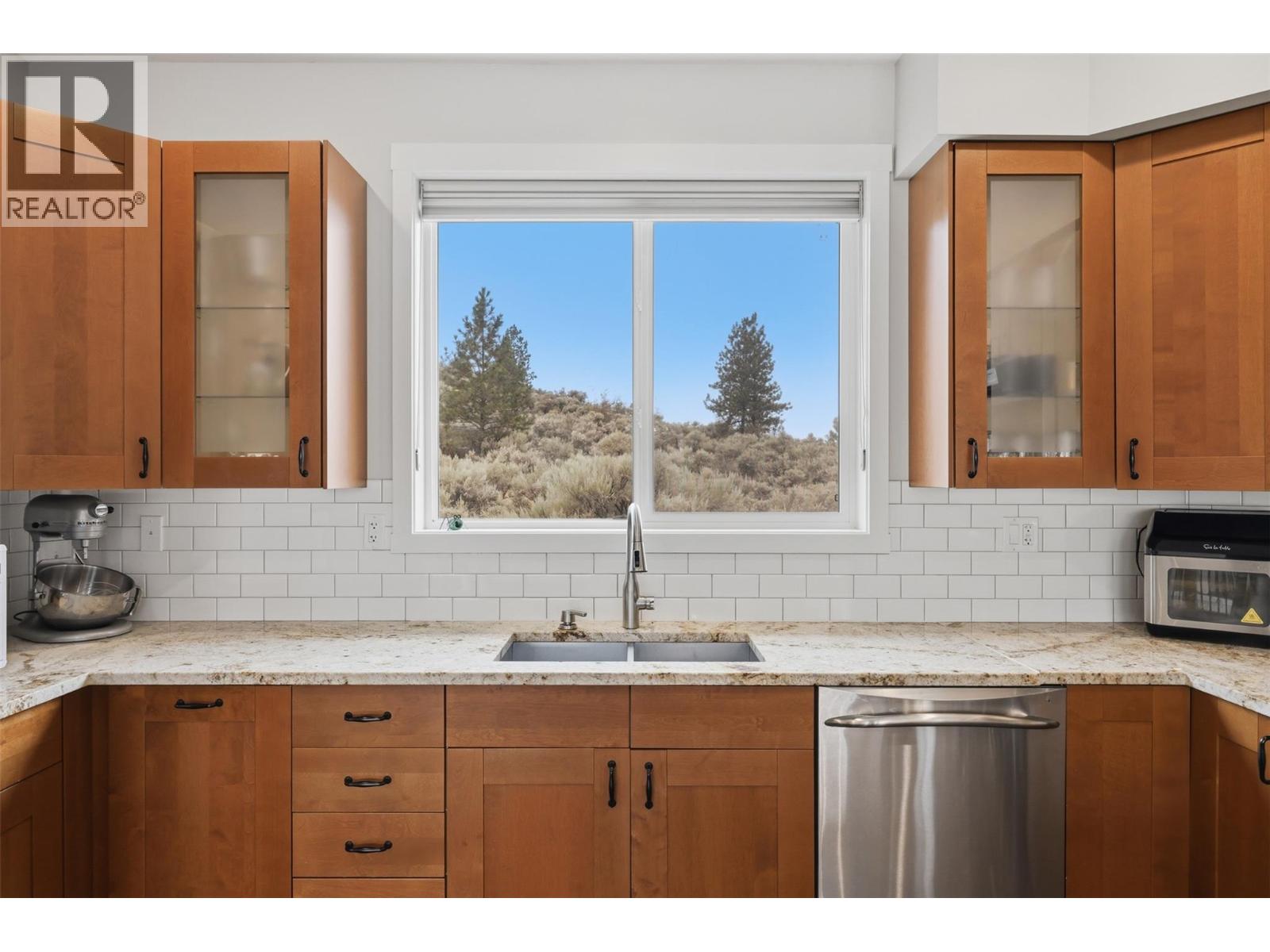 8702 Badger Drive, Kamloops, British Columbia  V2C 0B2 - Photo 12 - 10398938