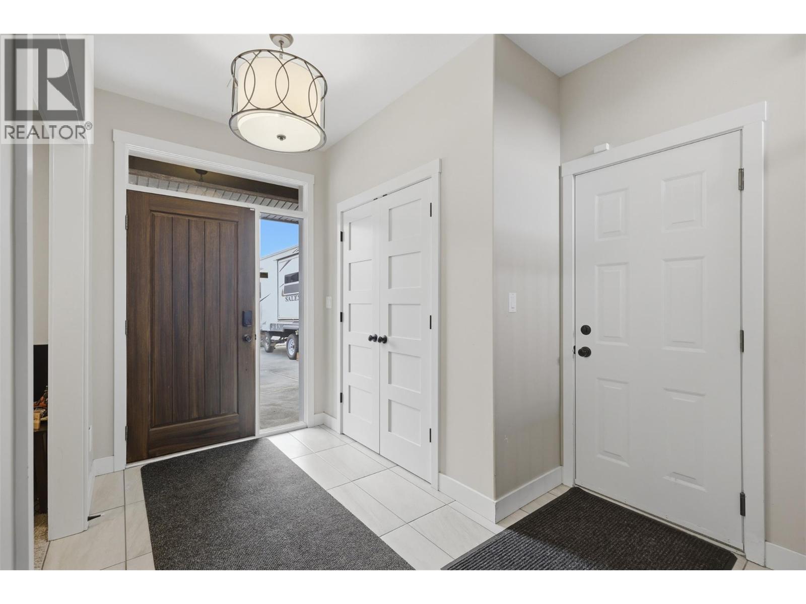 8702 Badger Drive, Kamloops, British Columbia  V2C 0B2 - Photo 3 - 10398938