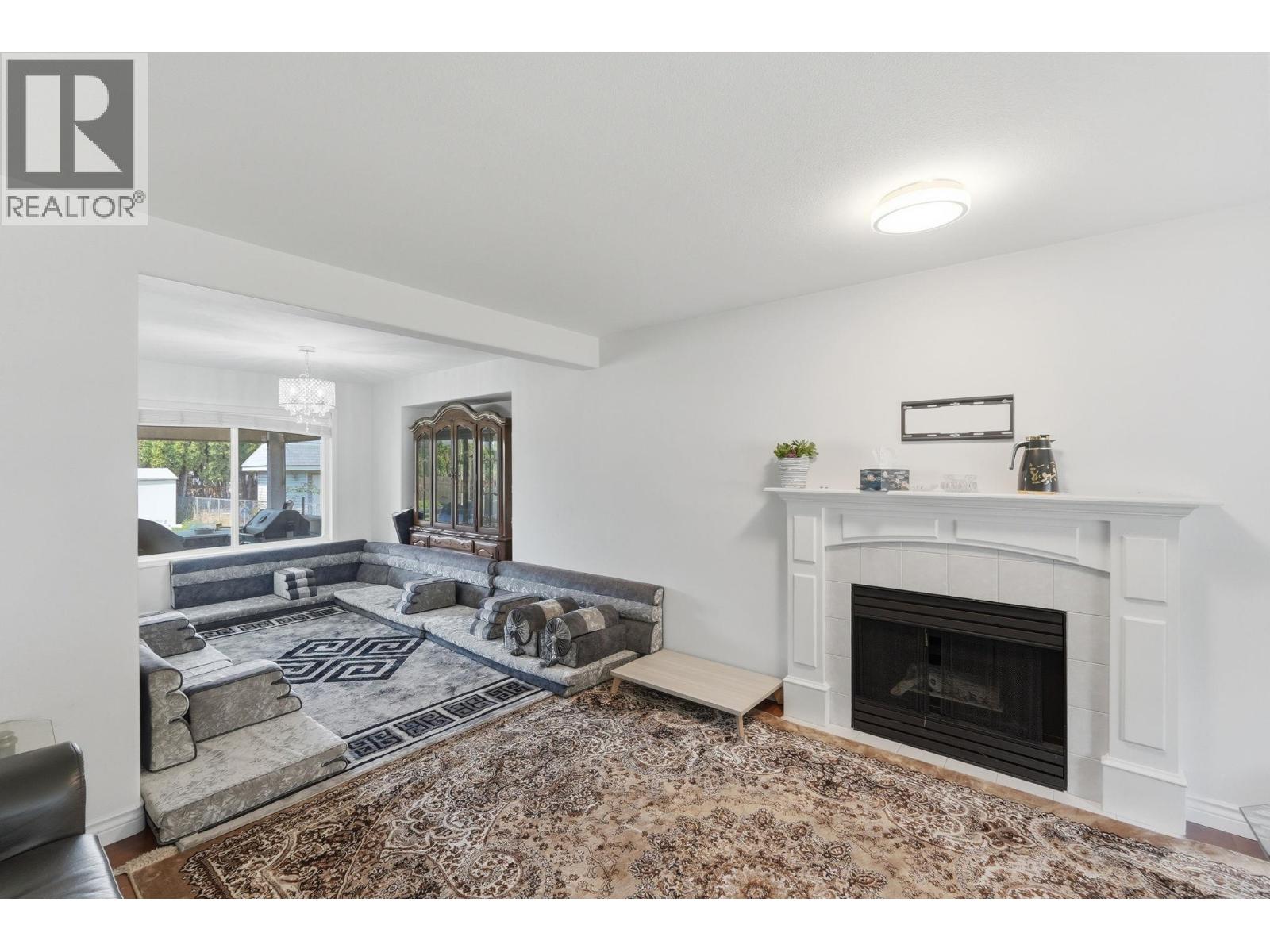 348 Phipps Crescent, Kelowna, British Columbia  V1X 7N8 - Photo 4 - 10398886