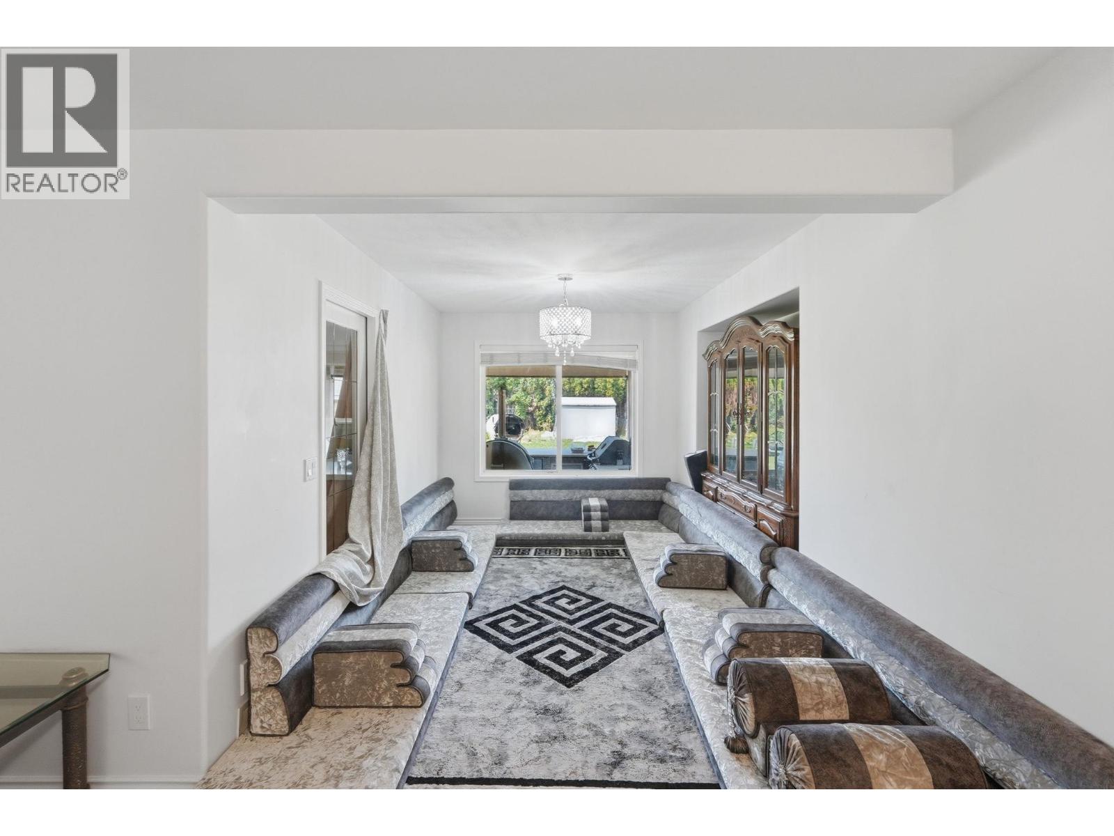 348 Phipps Crescent, Kelowna, British Columbia  V1X 7N8 - Photo 5 - 10398886