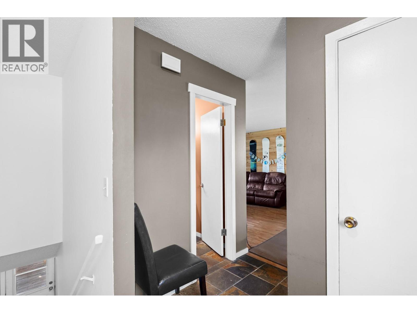702 Fraser Road, Kelowna, British Columbia  V1X 3M3 - Photo 2 - 10398439