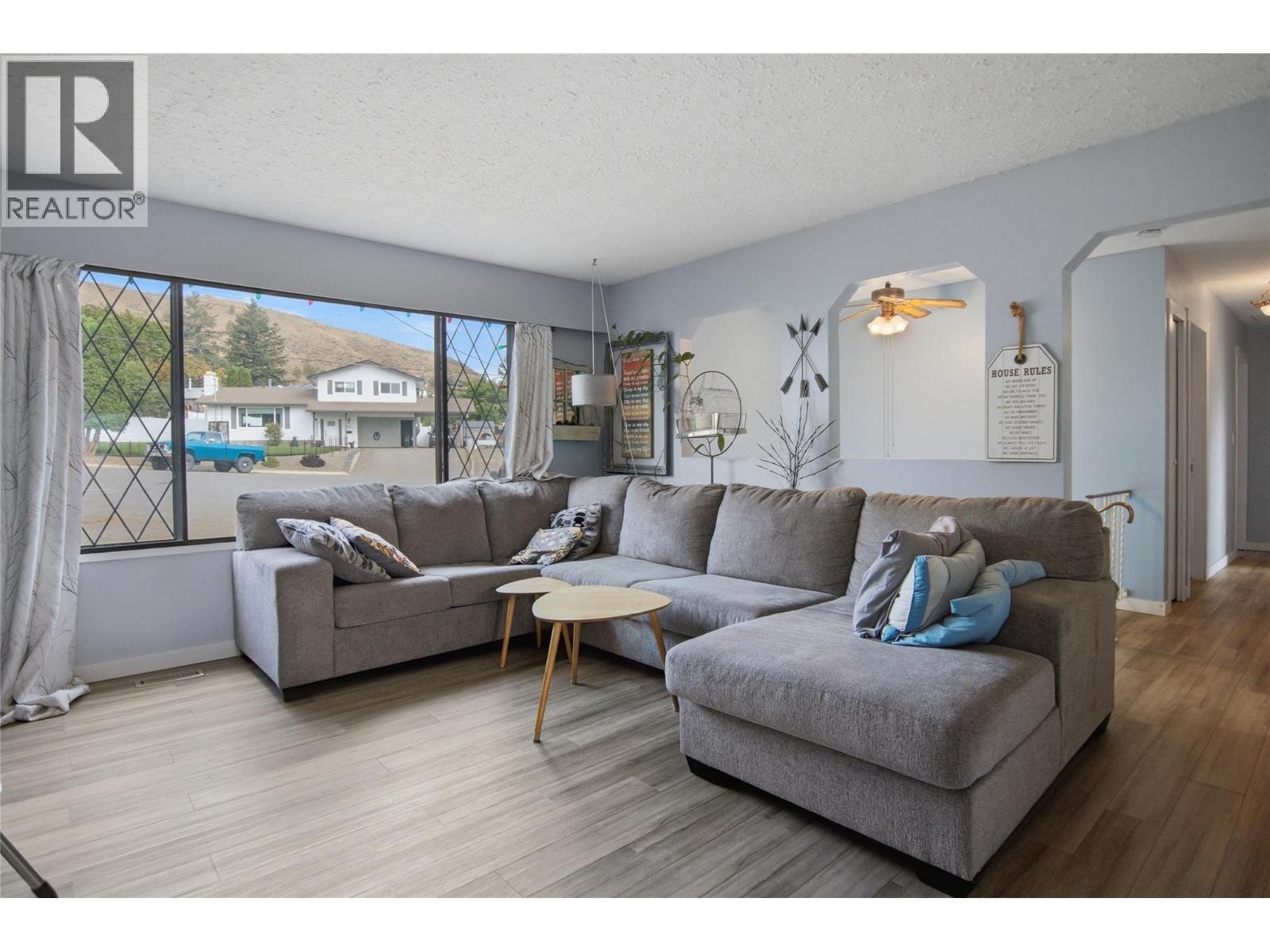 815 Kambia Crescent, Kamloops, British Columbia  V2B 7M8 - Photo 3 - 10398988