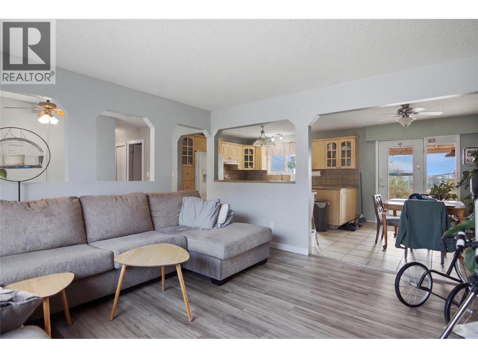 815 Kambia Crescent, Kamloops, British Columbia  V2B 7M8 - Photo 5 - 10398988