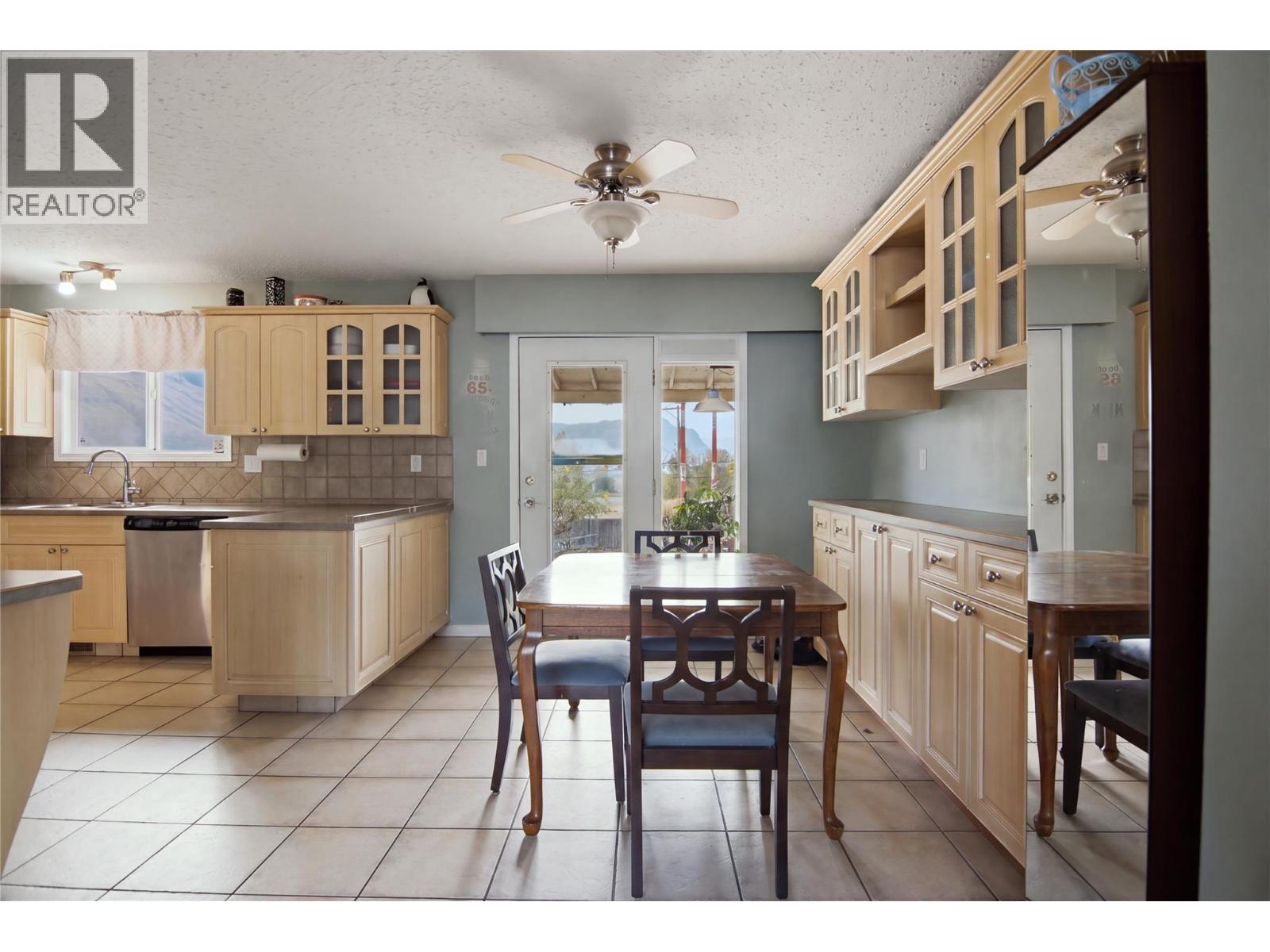 815 Kambia Crescent, Kamloops, British Columbia  V2B 7M8 - Photo 8 - 10398988