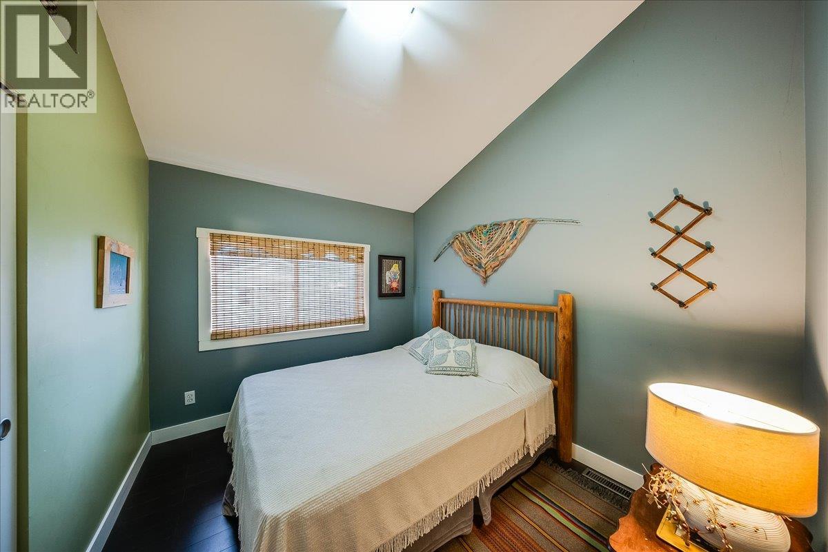 91 Holmes Road, Christina Lake, British Columbia  V0H 1E0 - Photo 18 - 10399080