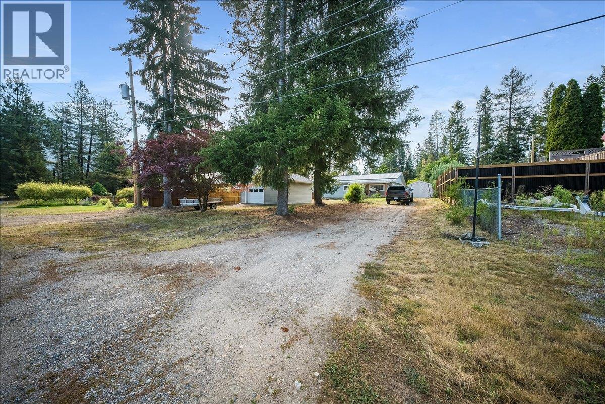 91 Holmes Road, Christina Lake, British Columbia  V0H 1E0 - Photo 2 - 10399080