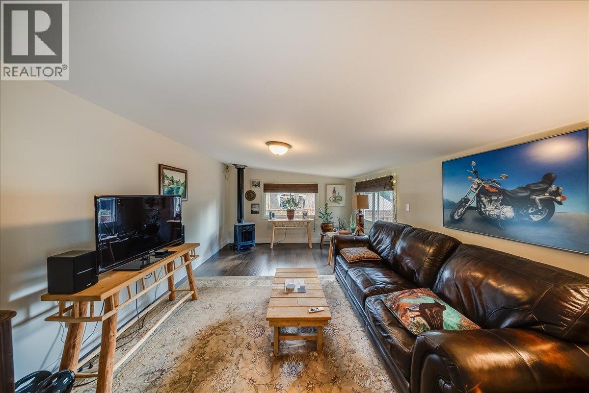 91 Holmes Road, Christina Lake, British Columbia  V0H 1E0 - Photo 27 - 10399080