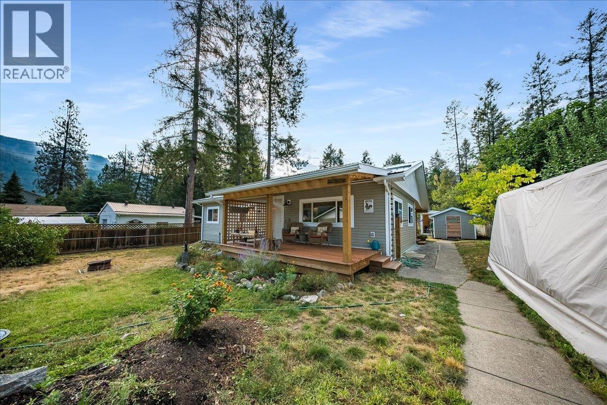 91 Holmes Road, Christina Lake, British Columbia  V0H 1E0 - Photo 3 - 10399080