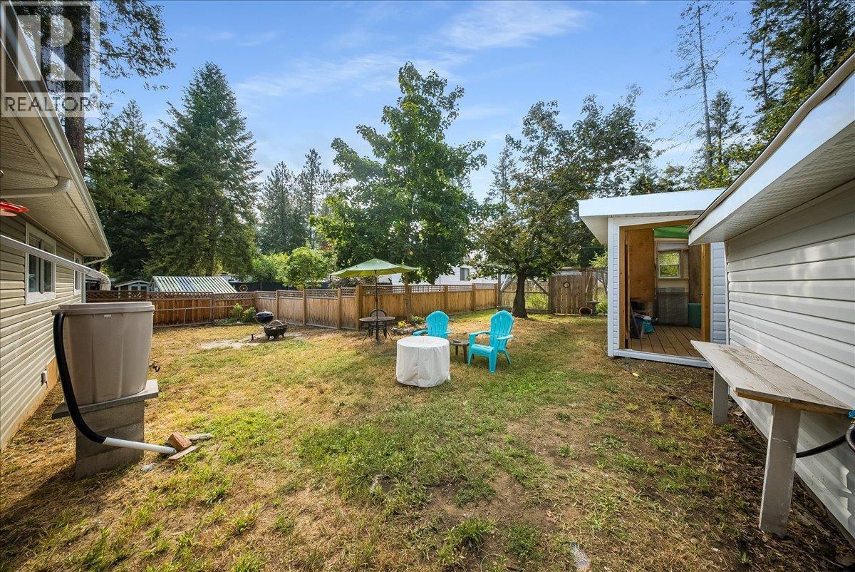 91 Holmes Road, Christina Lake, British Columbia  V0H 1E0 - Photo 39 - 10399080