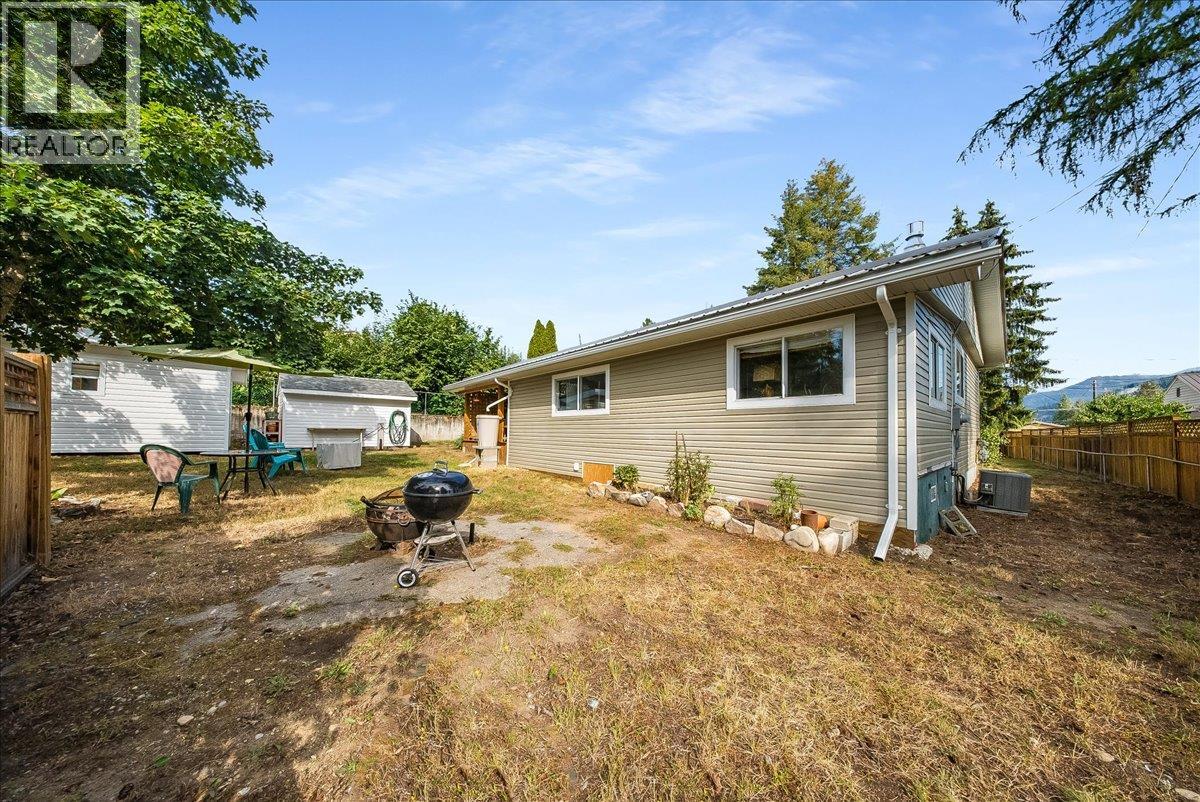 91 Holmes Road, Christina Lake, British Columbia  V0H 1E0 - Photo 40 - 10399080