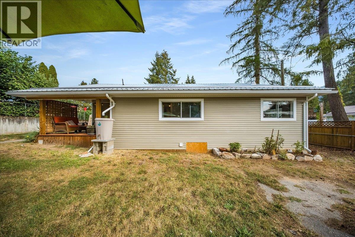 91 Holmes Road, Christina Lake, British Columbia  V0H 1E0 - Photo 41 - 10399080