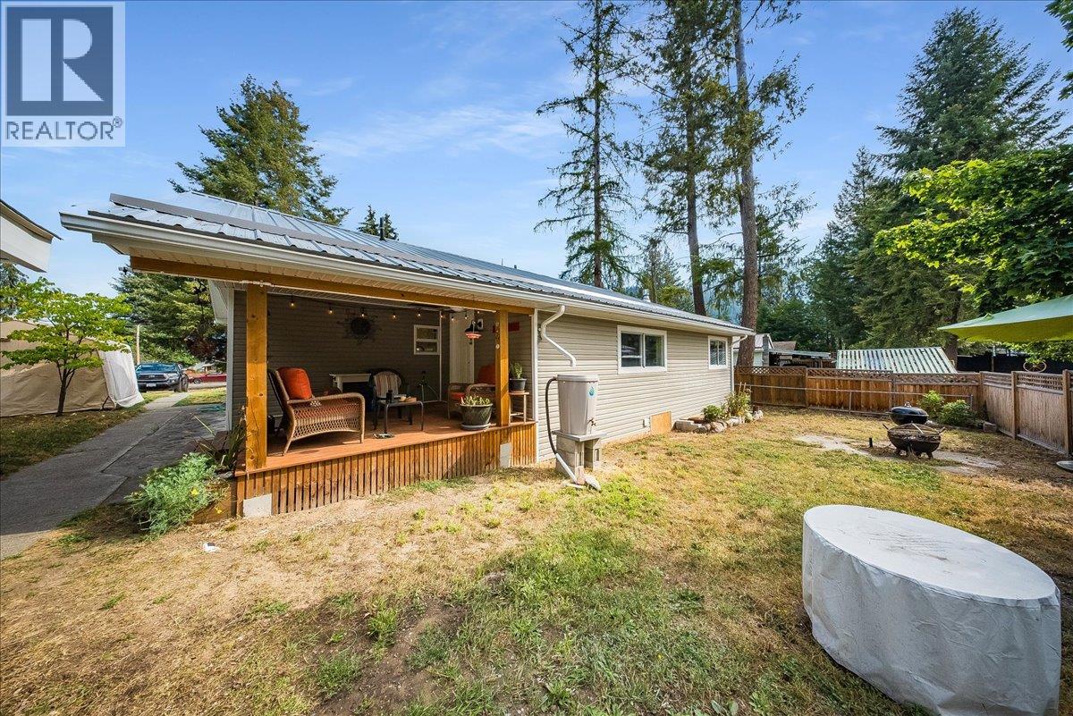 91 Holmes Road, Christina Lake, British Columbia  V0H 1E0 - Photo 42 - 10399080