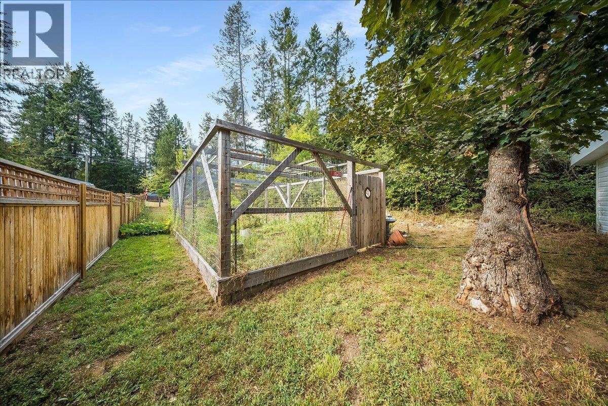 91 Holmes Road, Christina Lake, British Columbia  V0H 1E0 - Photo 48 - 10399080