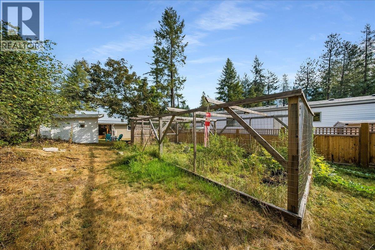 91 Holmes Road, Christina Lake, British Columbia  V0H 1E0 - Photo 49 - 10399080