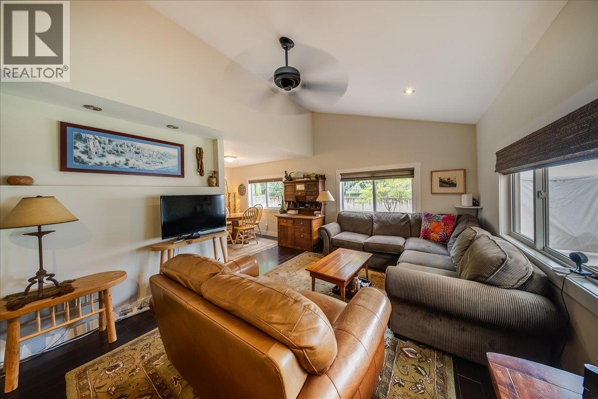 91 Holmes Road, Christina Lake, British Columbia  V0H 1E0 - Photo 5 - 10399080