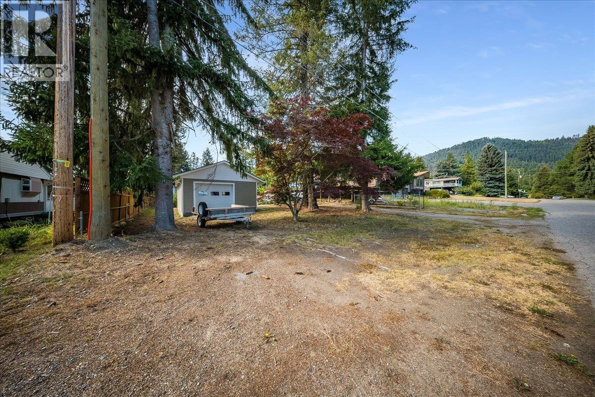 91 Holmes Road, Christina Lake, British Columbia  V0H 1E0 - Photo 52 - 10399080