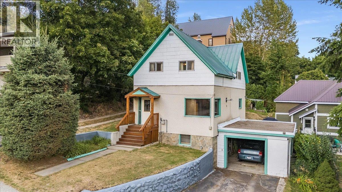 1924 Davis Street, Rossland, British Columbia  V0G 1Y0 - Photo 1 - 10399140