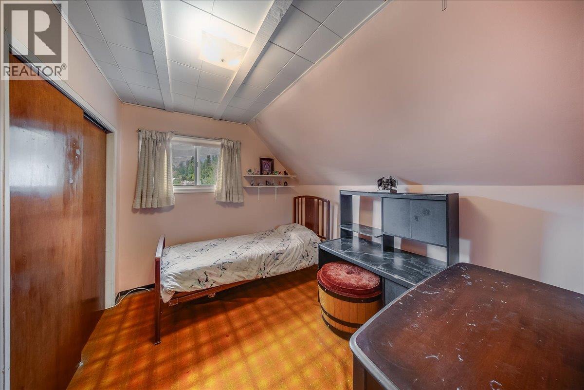 1924 Davis Street, Rossland, British Columbia  V0G 1Y0 - Photo 11 - 10399140