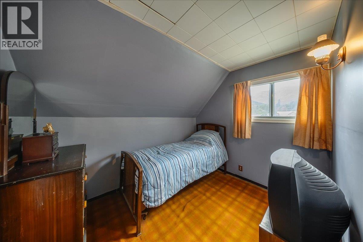 1924 Davis Street, Rossland, British Columbia  V0G 1Y0 - Photo 12 - 10399140