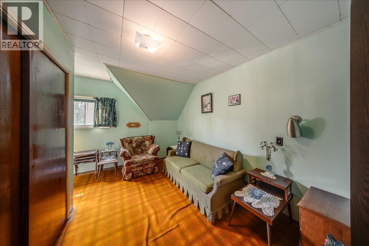 1924 Davis Street, Rossland, British Columbia  V0G 1Y0 - Photo 14 - 10399140