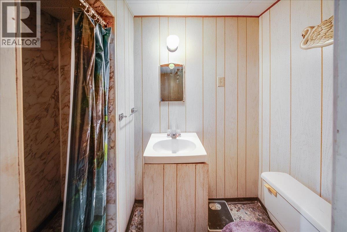 1924 Davis Street, Rossland, British Columbia  V0G 1Y0 - Photo 21 - 10399140