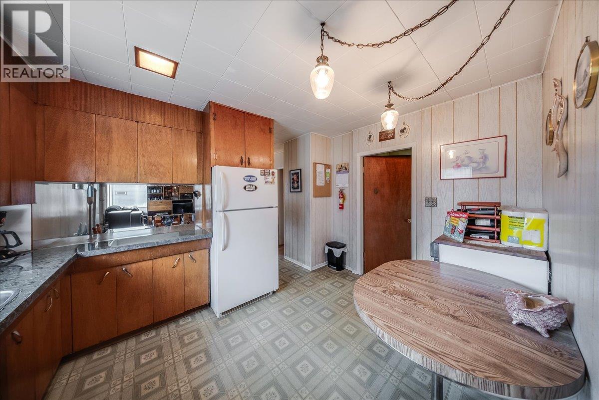 1924 Davis Street, Rossland, British Columbia  V0G 1Y0 - Photo 4 - 10399140