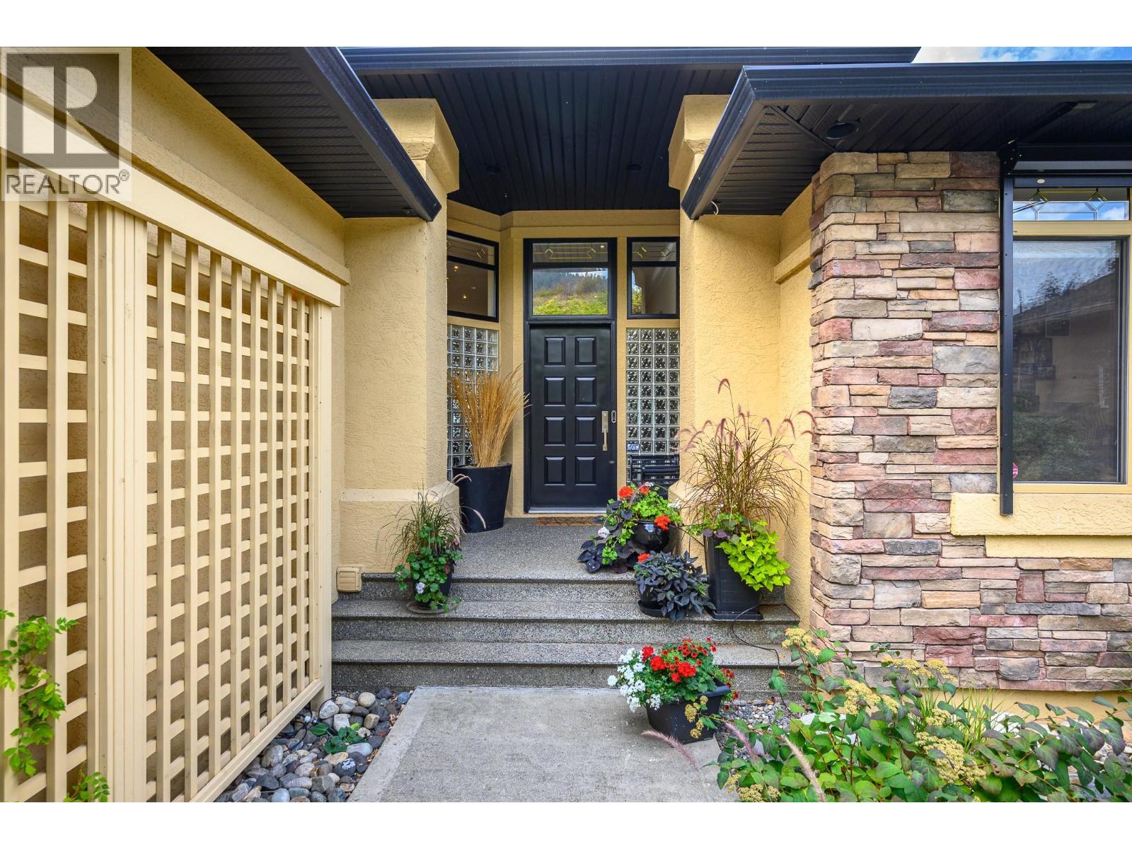 8615 Okanagan Landing Road, Vernon, British Columbia  V1H 1J6 - Photo 2 - 10399053