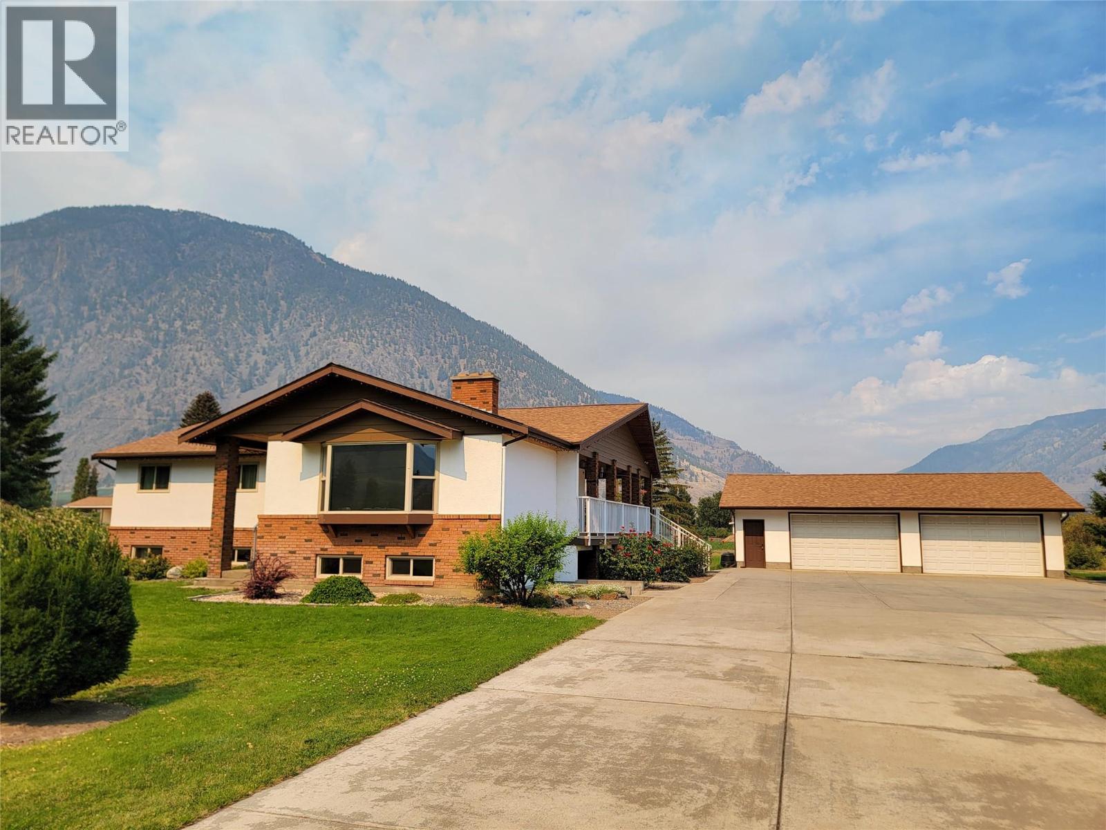 230 12th Avenue, Keremeos, British Columbia  V0X 1N3 - Photo 1 - 10399192