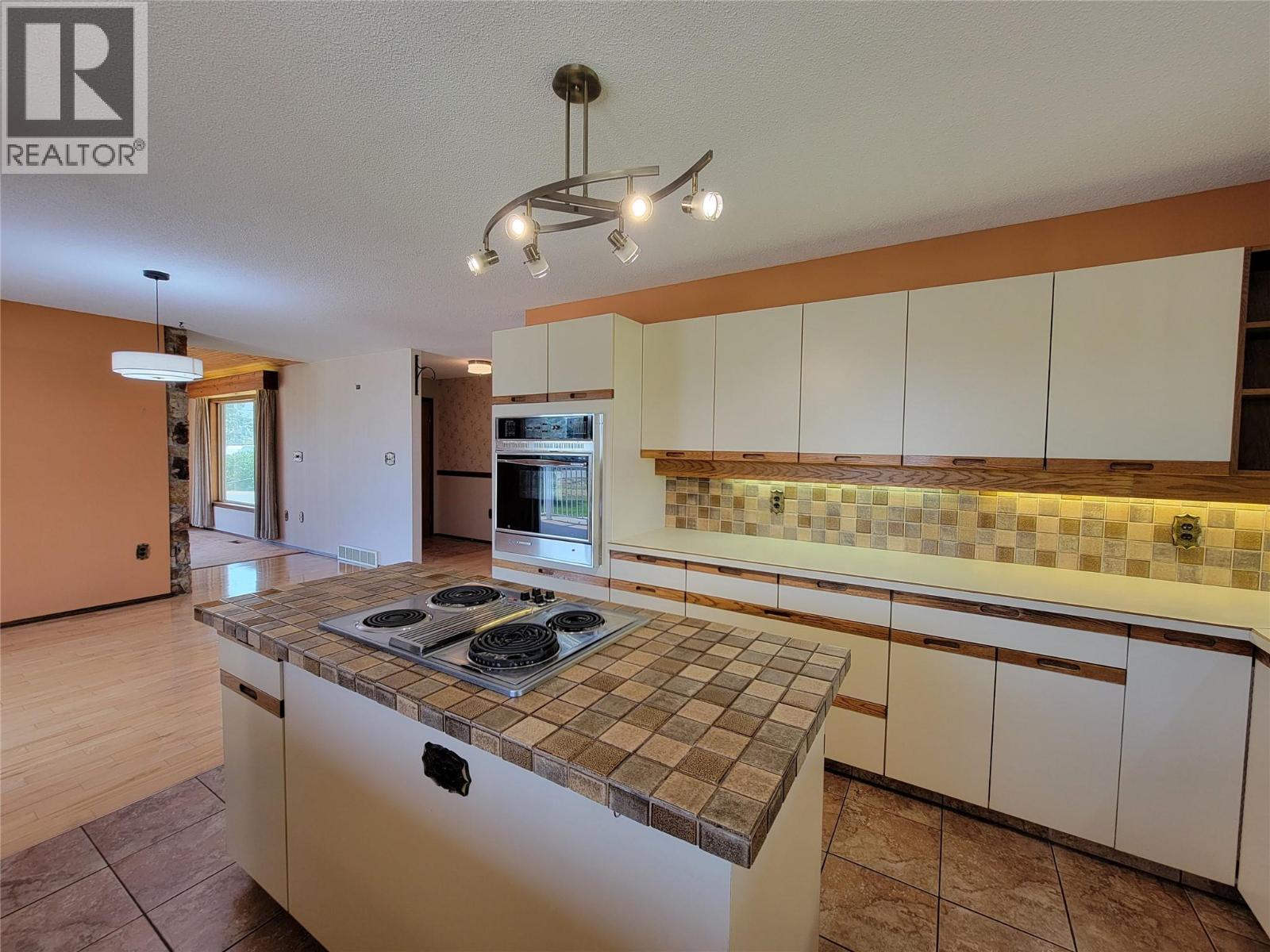 230 12th Avenue, Keremeos, British Columbia  V0X 1N3 - Photo 17 - 10399192