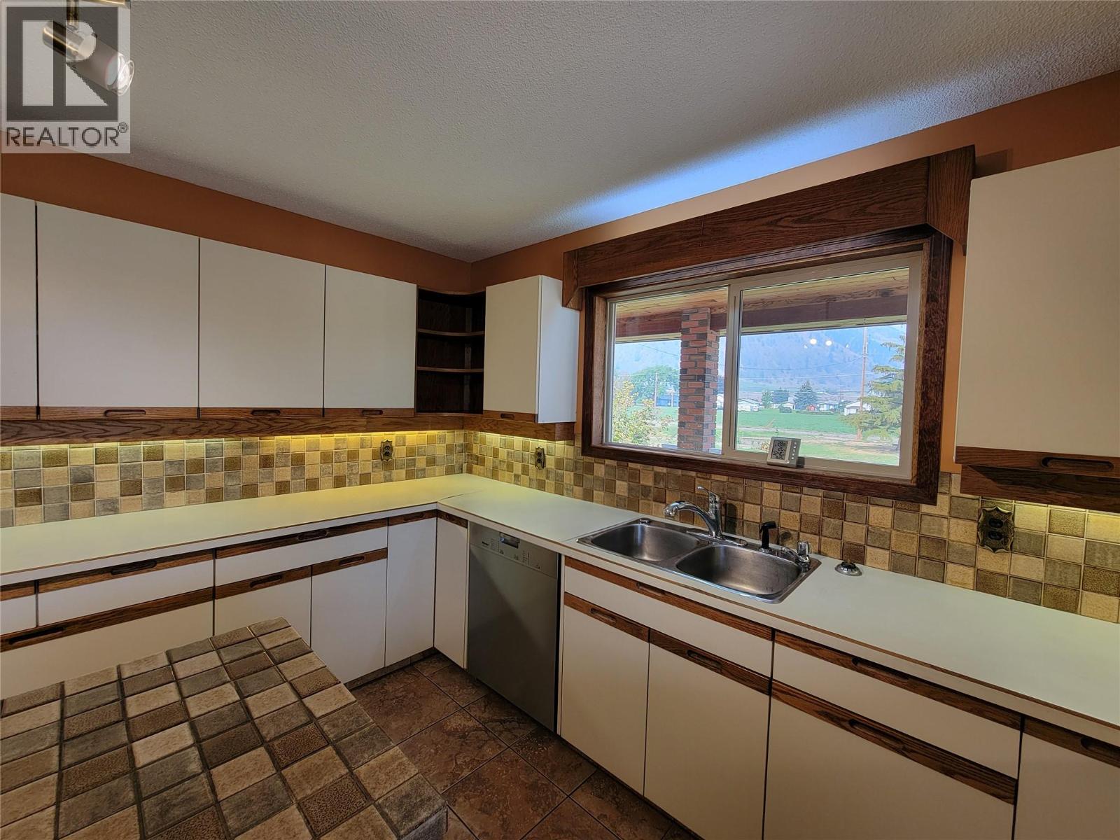 230 12th Avenue, Keremeos, British Columbia  V0X 1N3 - Photo 18 - 10399192