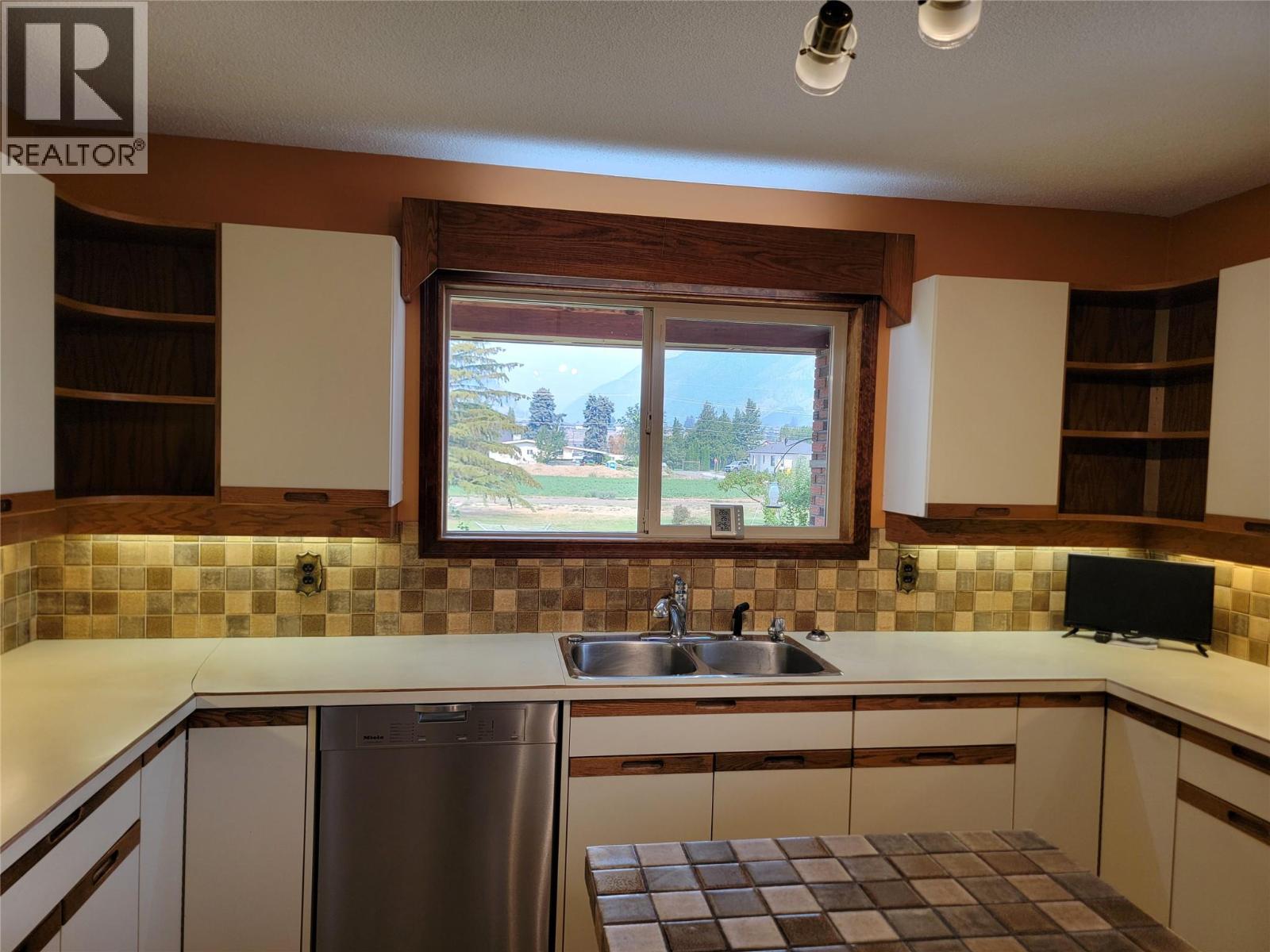 230 12th Avenue, Keremeos, British Columbia  V0X 1N3 - Photo 19 - 10399192