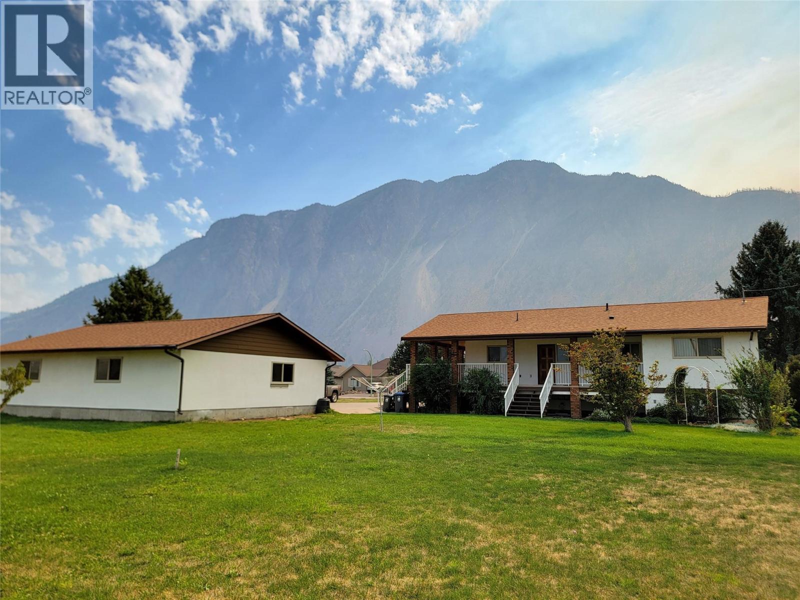 230 12th Avenue, Keremeos, British Columbia  V0X 1N3 - Photo 2 - 10399192