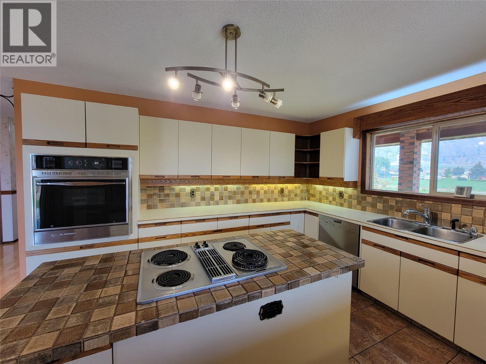 230 12th Avenue, Keremeos, British Columbia  V0X 1N3 - Photo 20 - 10399192