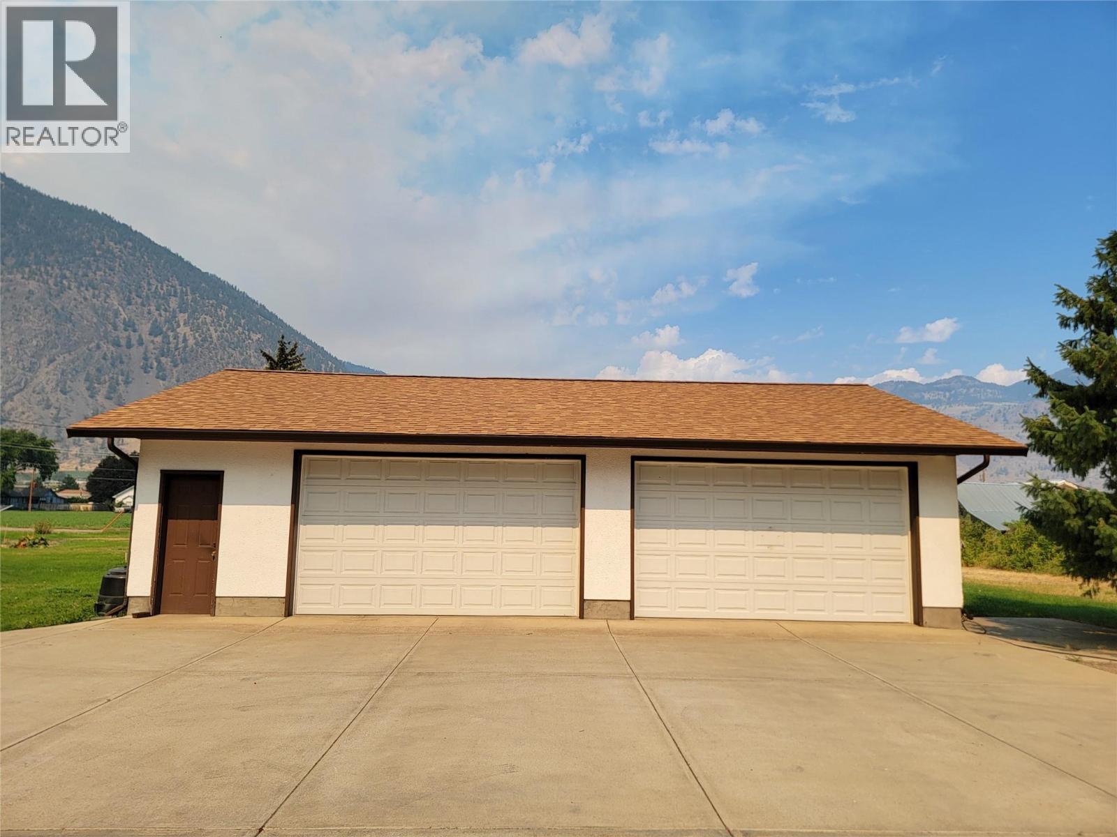 230 12th Avenue, Keremeos, British Columbia  V0X 1N3 - Photo 3 - 10399192
