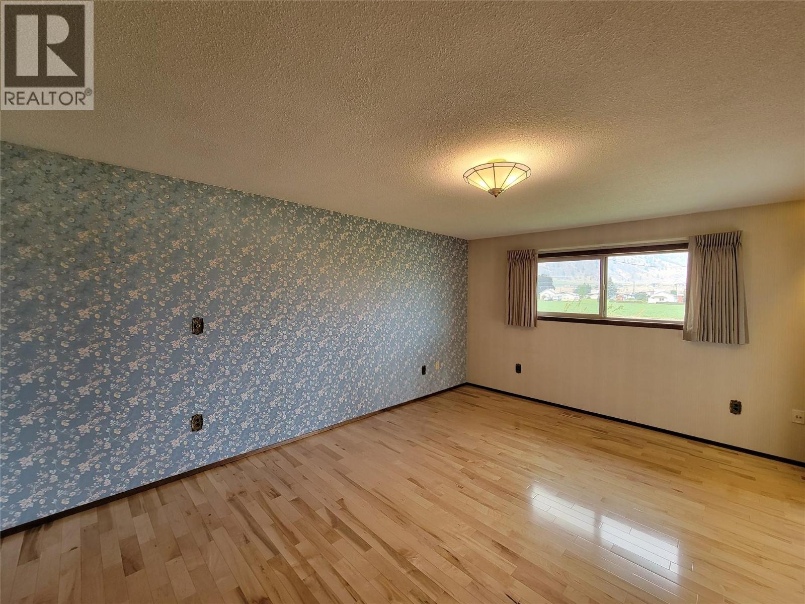230 12th Avenue, Keremeos, British Columbia  V0X 1N3 - Photo 32 - 10399192