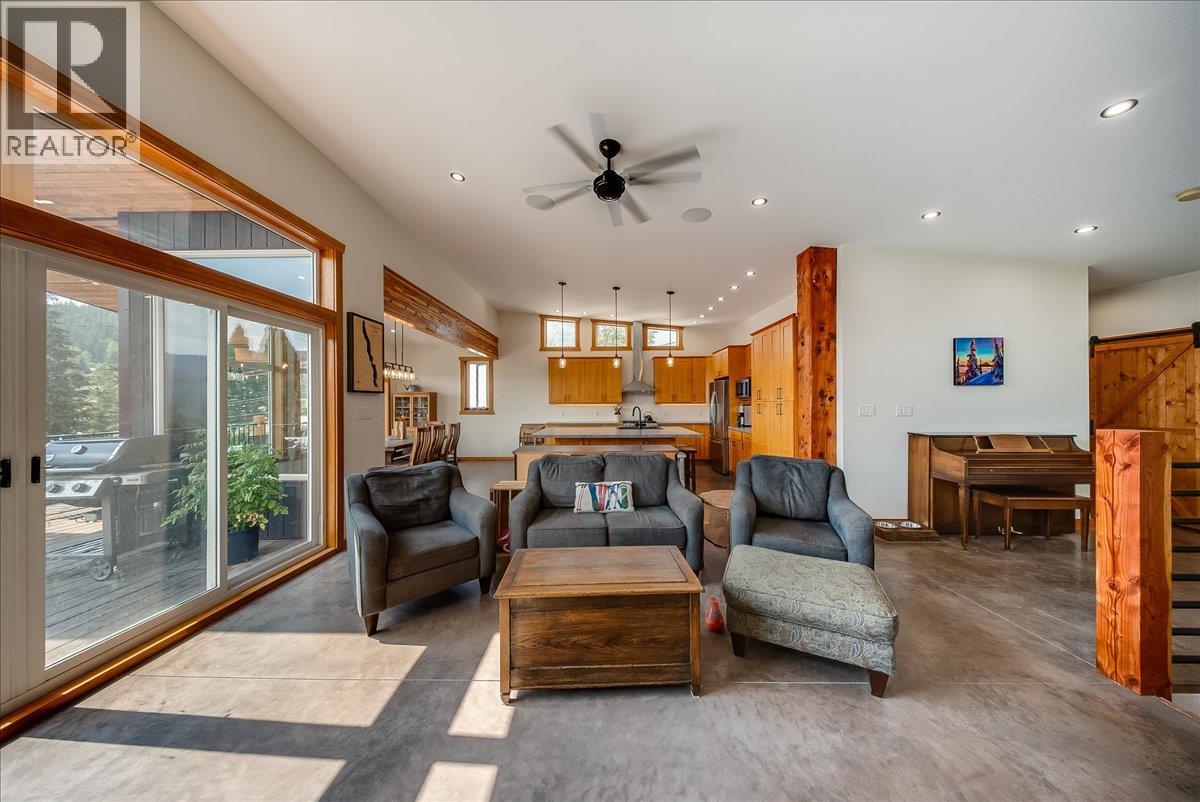 1715a Leroi Avenue, Rossland, British Columbia  V0G 1Y0 - Photo 13 - 10398986