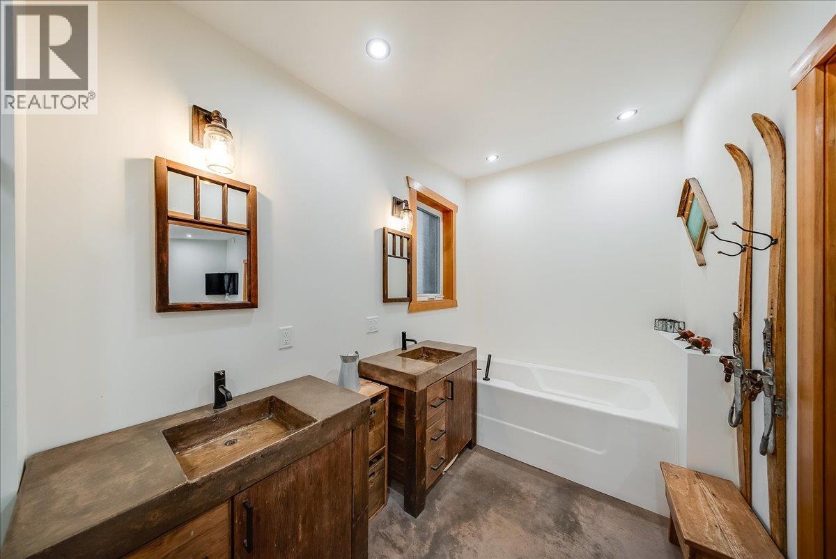 1715a Leroi Avenue, Rossland, British Columbia  V0G 1Y0 - Photo 29 - 10398986