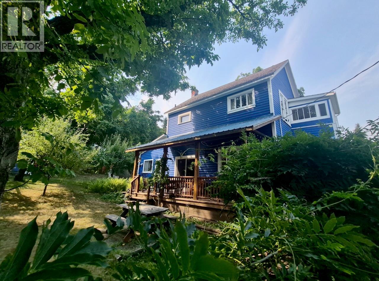 204 Chatham Street, Nelson, British Columbia  V1L 3Y9 - Photo 1 - 10398930