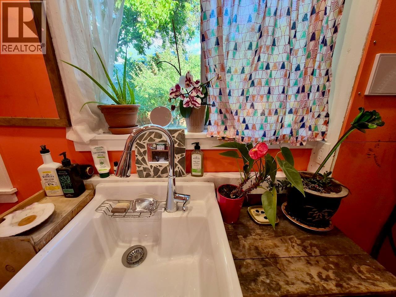 204 Chatham Street, Nelson, British Columbia  V1L 3Y9 - Photo 32 - 10398930