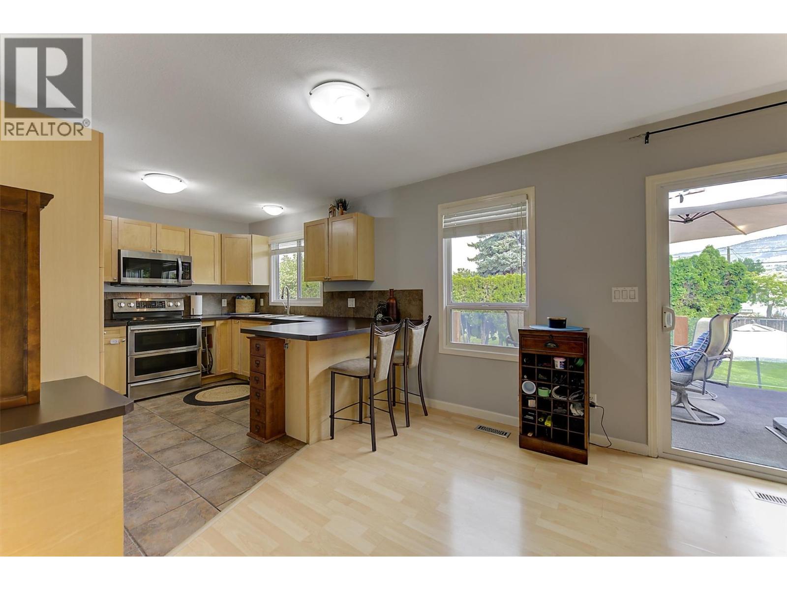 160 Leo Road, Kelowna, British Columbia  V1X 1E8 - Photo 6 - 10399180