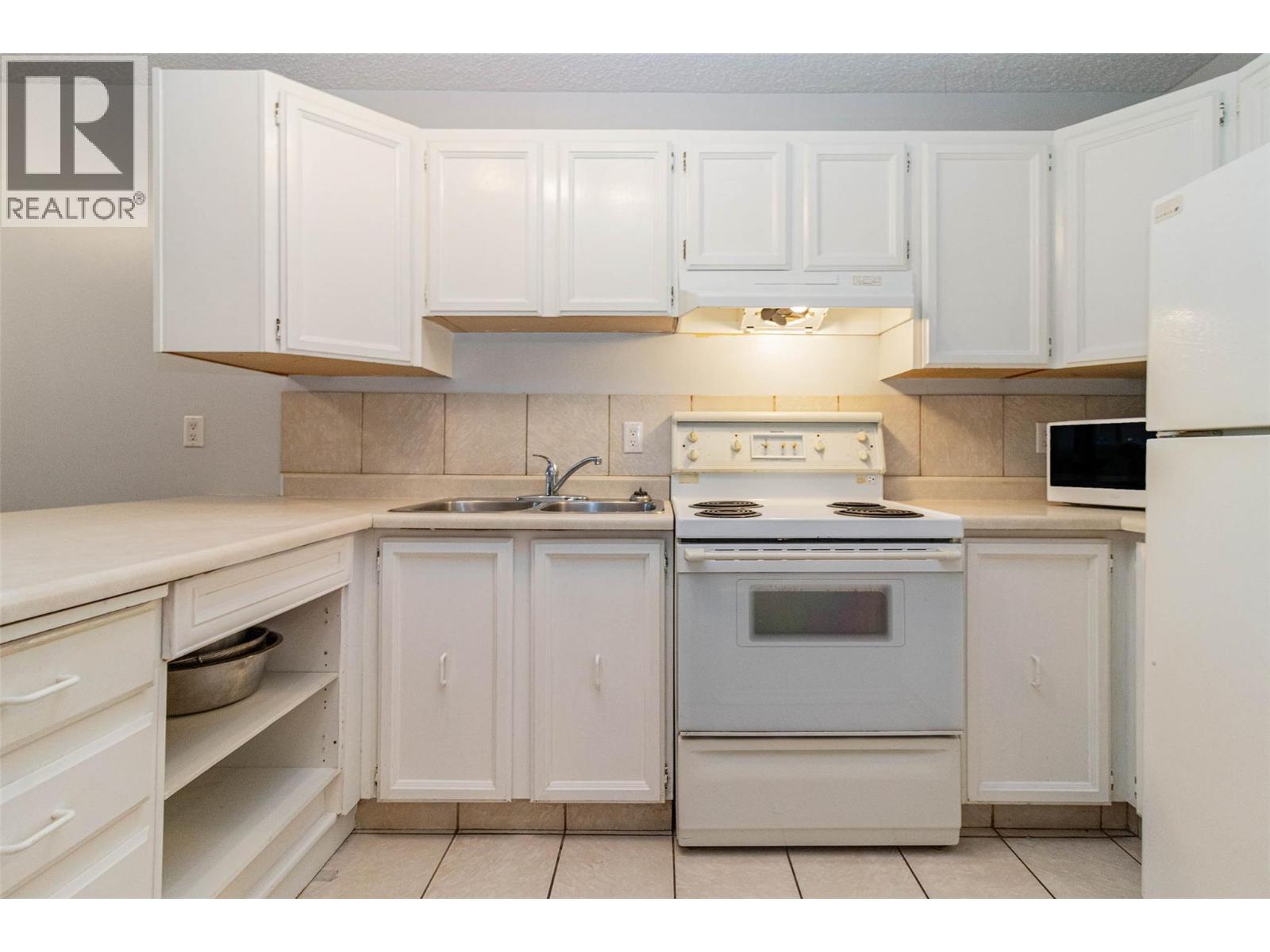 1685 Ufton Court Unit# 110, Kelowna, British Columbia  V1Y 8G7 - Photo 3 - 10399194