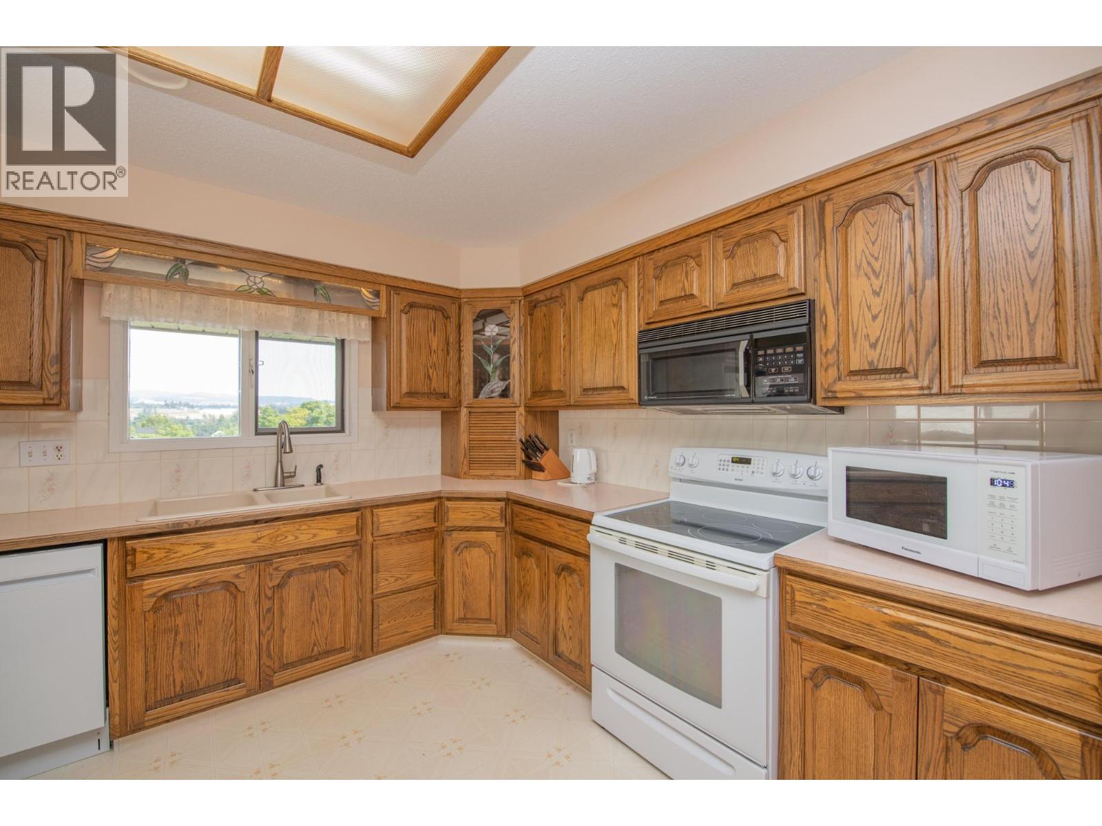 2650 Catherine Crescent, Armstrong, British Columbia  V4Y 0B4 - Photo 8 - 10398933